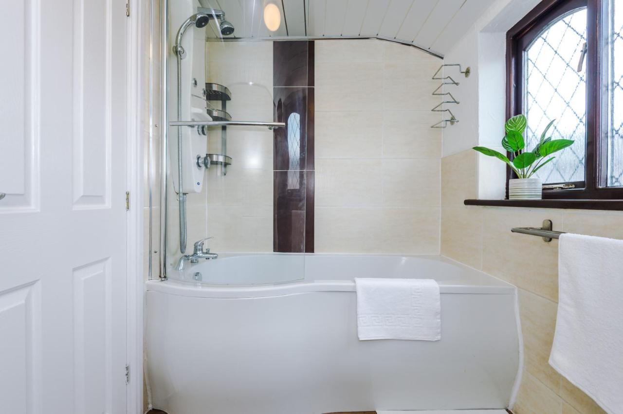 Golborne Sunshine Cottage By Happy Sunshine Stay מראה חיצוני תמונה